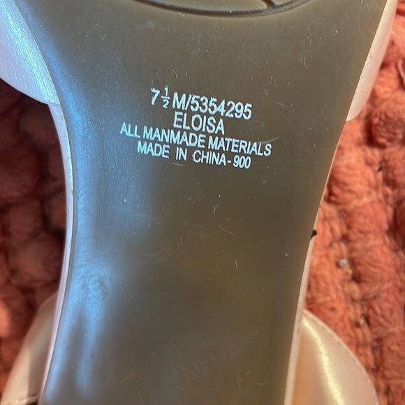 sonata 7 1/2 heeled shoes a nudeish peachish in color bran new never worn - Picture 4 of 11